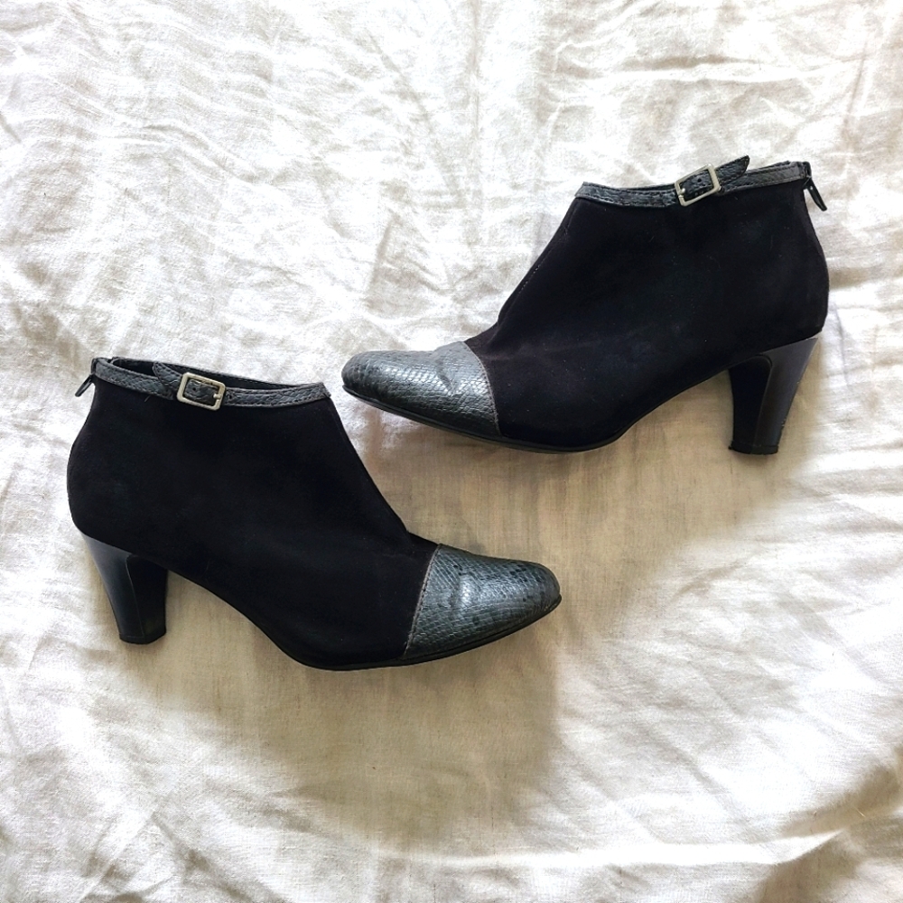 Naturalizer Women's Black Faux Suede  Classic Casual Fall Winter Ankle Booties